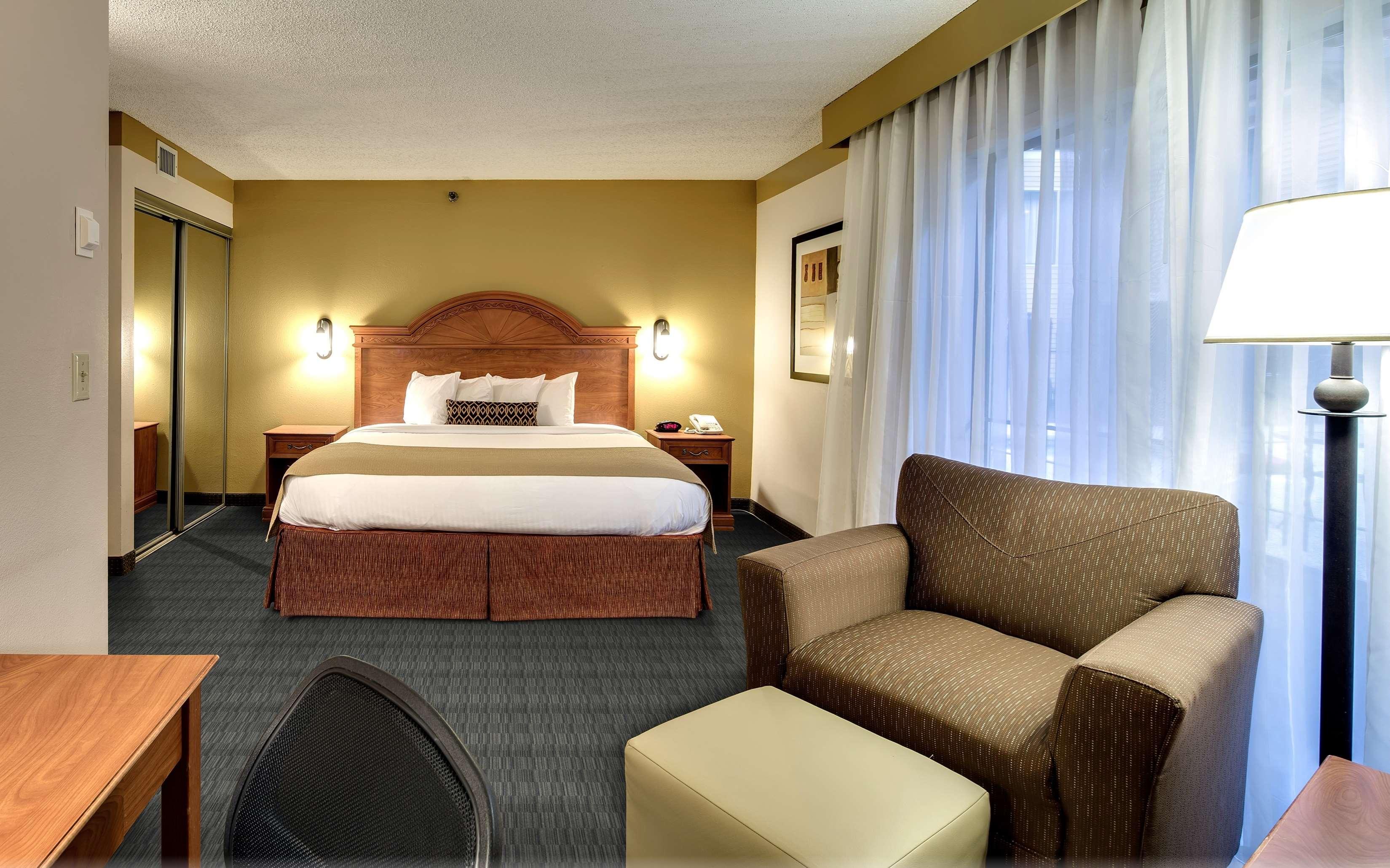 Best Western Plus Como Park Hotel Saint Paul Exterior photo